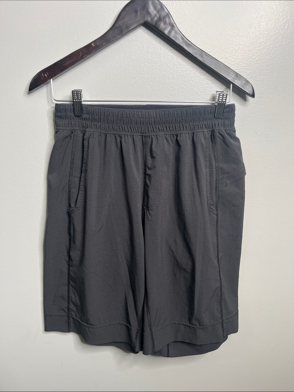 LULULEMON MENS SHORTS